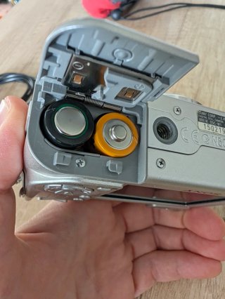 Sony Cyber-shot DSC-W1 + Funda + Memoria + Cable