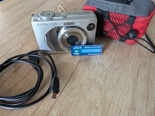 Sony Cyber-shot DSC-W1 + Funda + Memoria + Cable