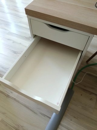 Escritorio IKEA 5 cajoneras madera y blanco