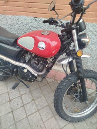Moto Mash 125 Carburación Roja
