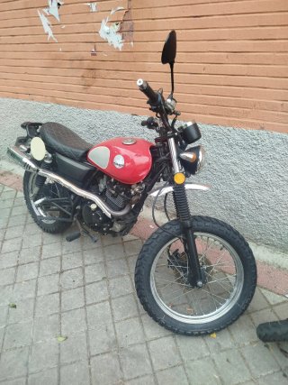 Moto Mash 125 Carburación Roja