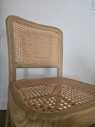 Sillas de ratán y madera