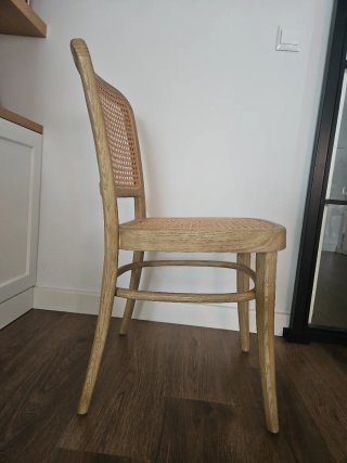 Sillas de ratán y madera