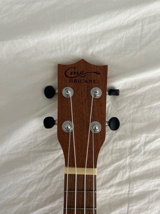 Ukelele + Libro para principiantes y accesorios