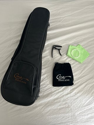 Ukelele + Libro para principiantes y accesorios