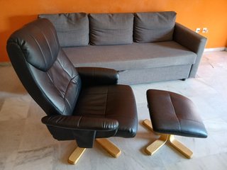Sillón reclinable HUNDSLUND JYSK con reposapiés