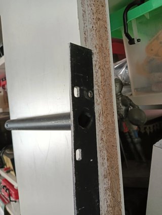 Estante de pared con soporte metálico