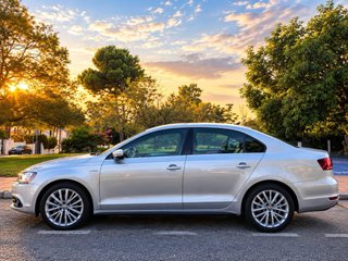 Volkswagen Jetta hybrido automatico