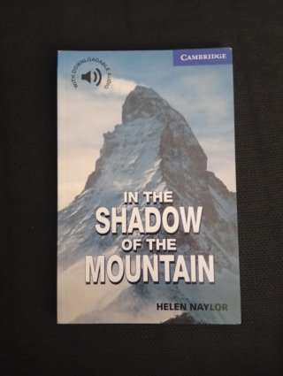 Libro In the shadow of the mountain