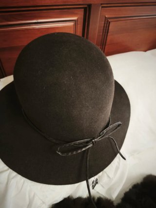 Conjunto sombrero y bufanda marrón