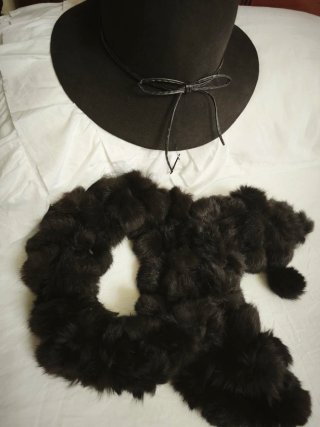 Conjunto sombrero y bufanda marrón
