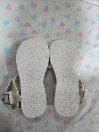 Sandalias Blancas con Hebilla
