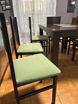 Mesa de comedor y 4 sillas