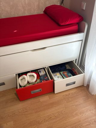 Cama nido 90cm con amplios cajones para almacenar.