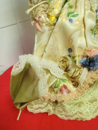Muñeca de porcelana antigua
