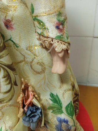 Muñeca de porcelana antigua