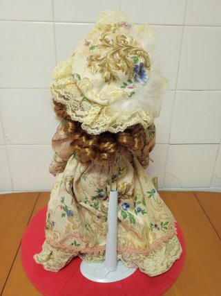 Muñeca de porcelana antigua