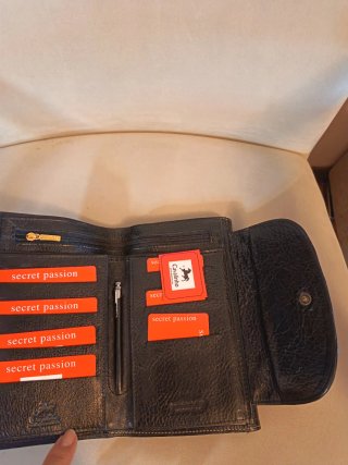 Cartera monedero Cavallini negra y roja