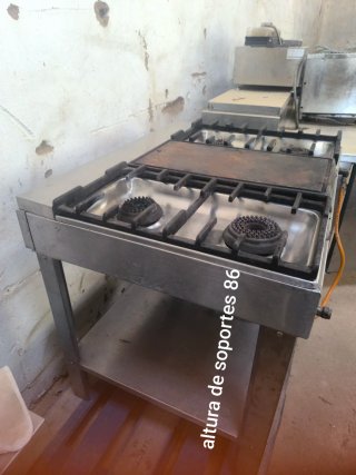 Cocina Industrial Gas 4 Fuegos y plancha