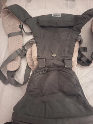 Mochila portabebés gris. Cómo NUEVO.