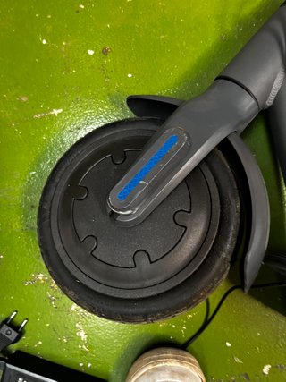 Patinete InnovaGoods para reparar