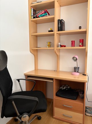 Escritorio y silla de oficina