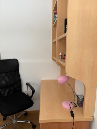 Escritorio y silla de oficina