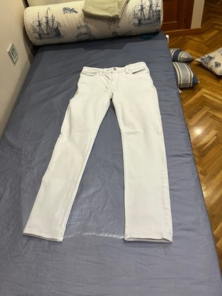 Pantalón chino gris