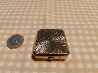 Pastillero metálico damasquinado