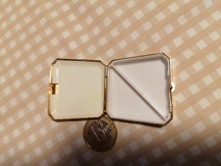 Pastillero metálico damasquinado
