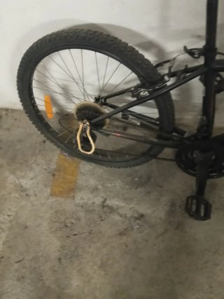 Bicicleta BTWIN Negra y Roja