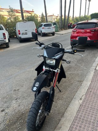 Suzuki DR-Z Supermotard Negra y Gris