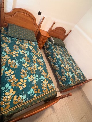 2 camas de madera con colchones 190x90