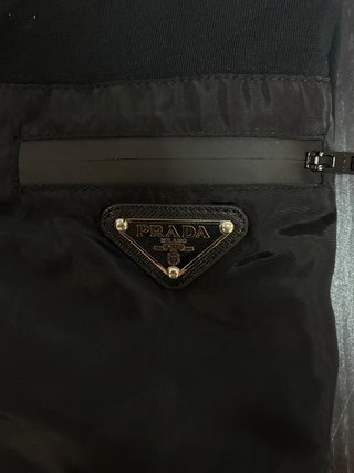 Camiseta Prada Milano Negra Bolsillo