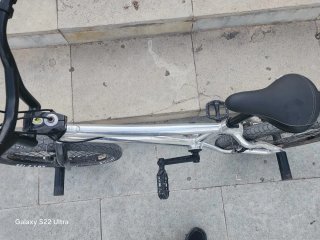 Bicicleta BMX plateada