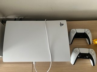PlayStation 5 1TB + 2 Mandos