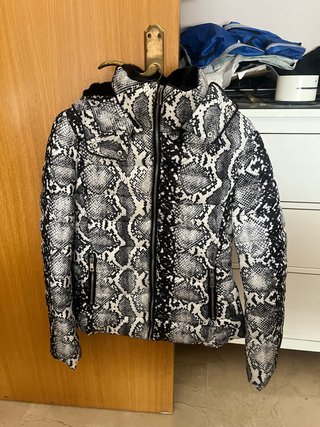 Plumífero Zara Estampado Pitón