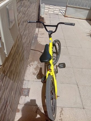 Bicicleta BMX Trek Amarilla