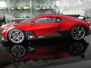 Bugatti Divo 1/18 Rojo