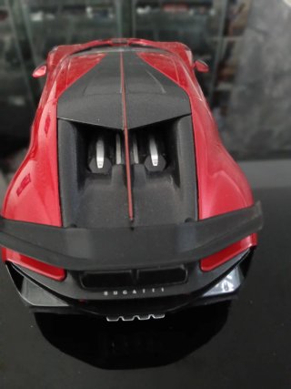 Bugatti Divo 1/18 Rojo