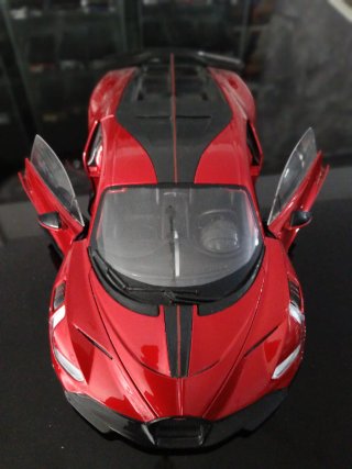 Bugatti Divo 1/18 Rojo