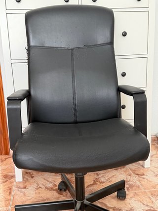 Silla de oficina negra