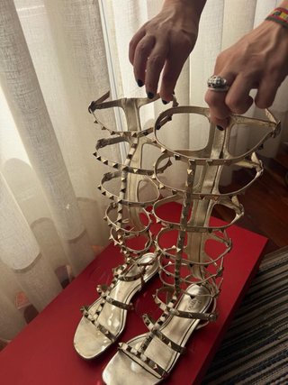 Sandalias Romanas Valentino Doradas