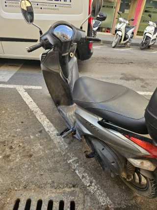 Moto Kymco Miler 125cc Gris