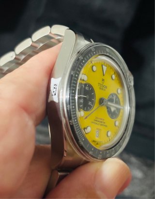Tudor Chrono 39 Bumble Bee Amarillo