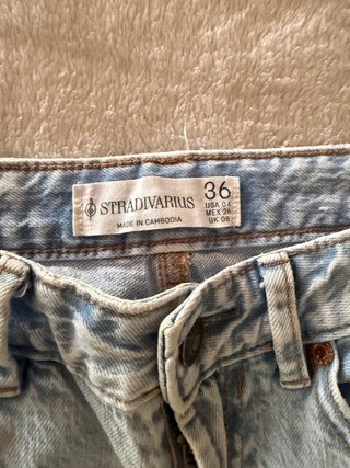 Pantalón vaquero Stradivarius azul