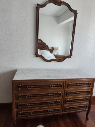 Dormitorio Clásico Madera y Mármol