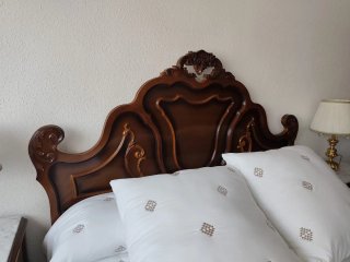 Dormitorio Clásico Madera y Mármol