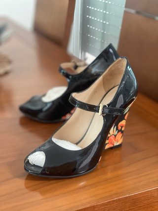Zapatos Fellini Talla 36 Negro Estampado Floral