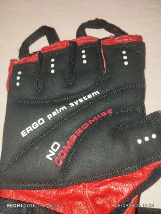 Guantes de deporte DOONE negros y rojos